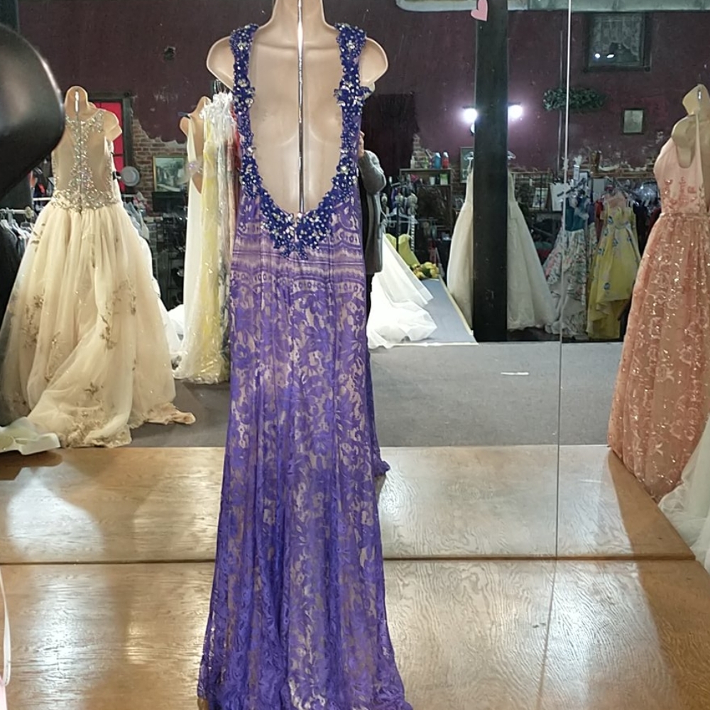 Envious by Karishma evening gown - Picture 4 of 7